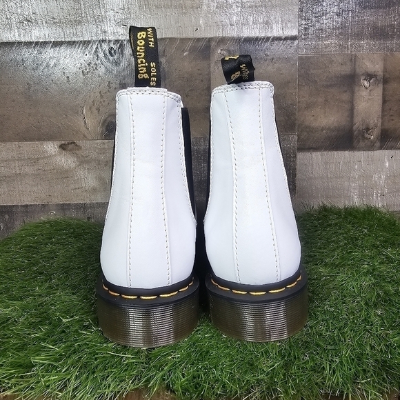 New Dr. Martens 2976 Yellow Stich Smooth Leather Chelsea Boots - Picture 5 of 9